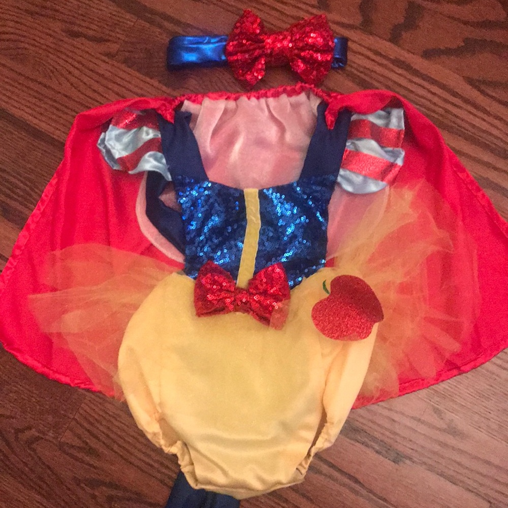 Snow White Costume and Bow